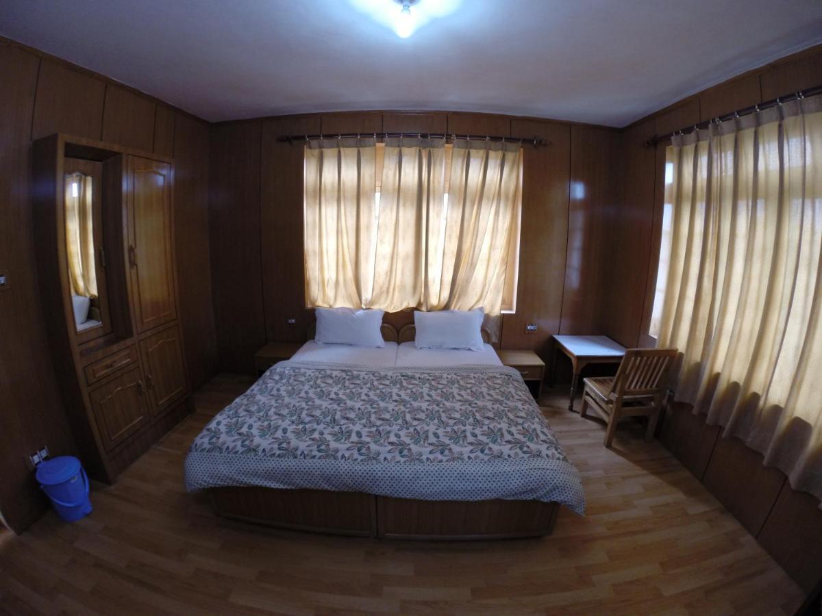 Barath Hotel & Guest House Leh Exterior photo